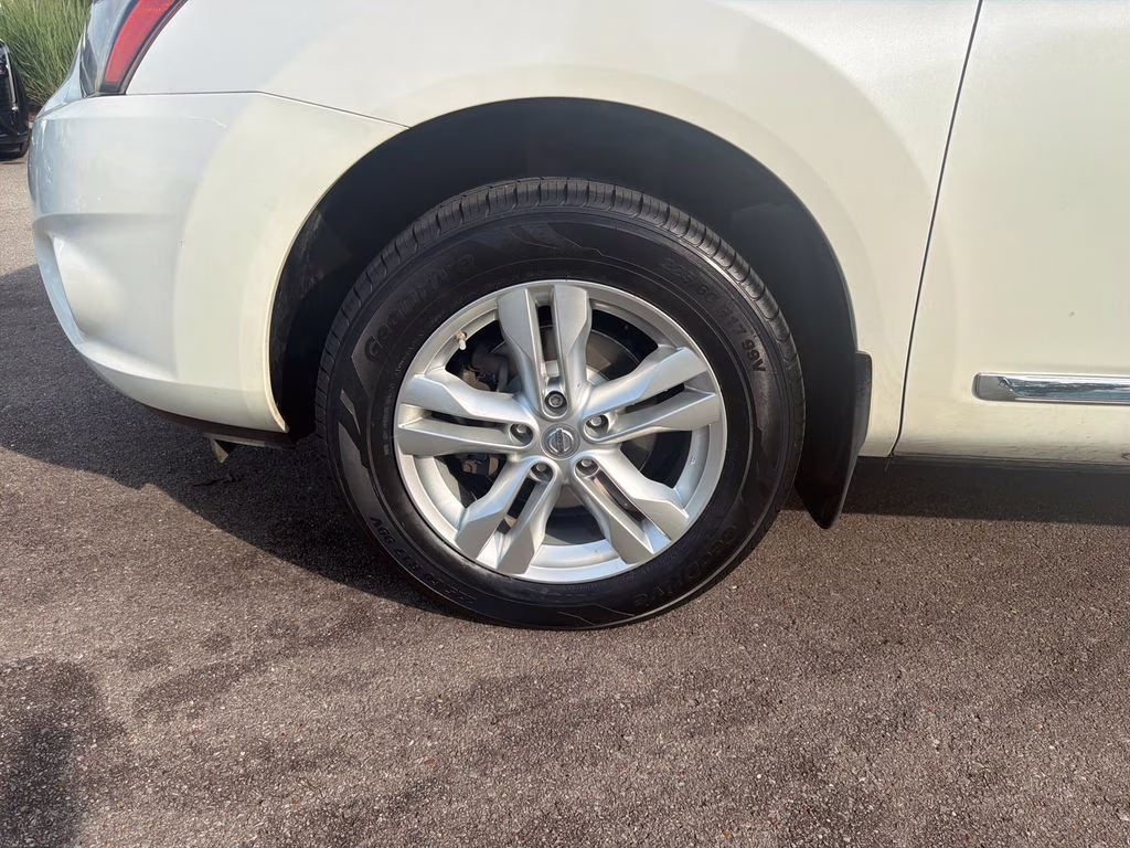 2015 Pearl White Nissan Rogue Select S FWD SUV