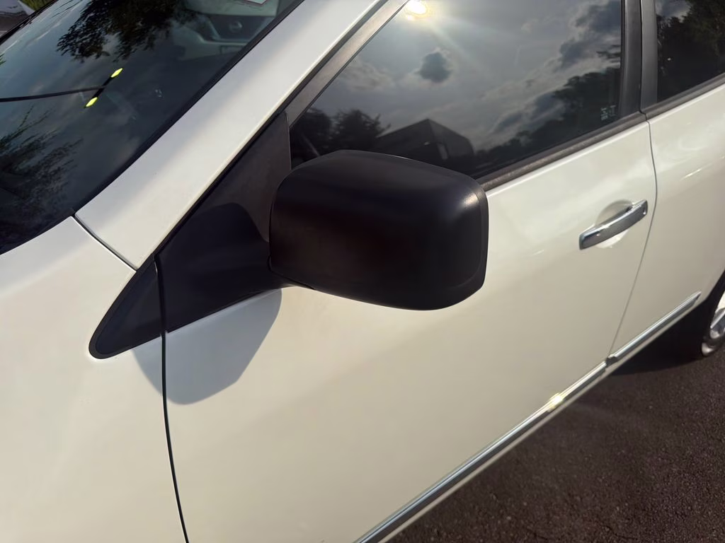 2015 Pearl White Nissan Rogue Select S FWD SUV