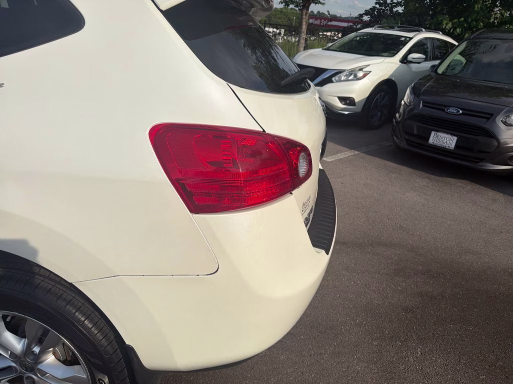 2015 Pearl White Nissan Rogue Select S FWD SUV