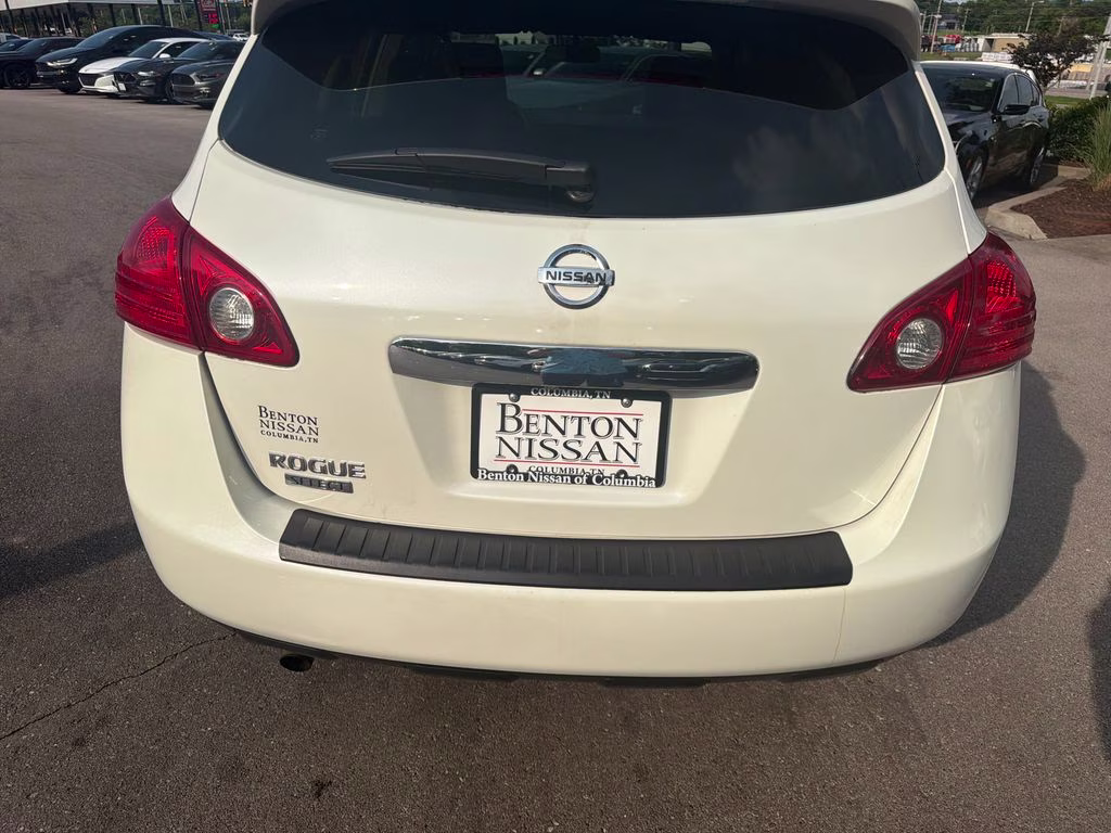 2015 Pearl White Nissan Rogue Select S FWD SUV