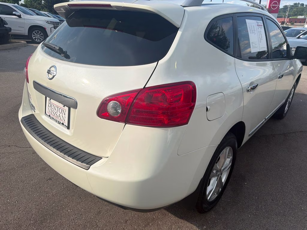 2015 Pearl White Nissan Rogue Select S FWD SUV