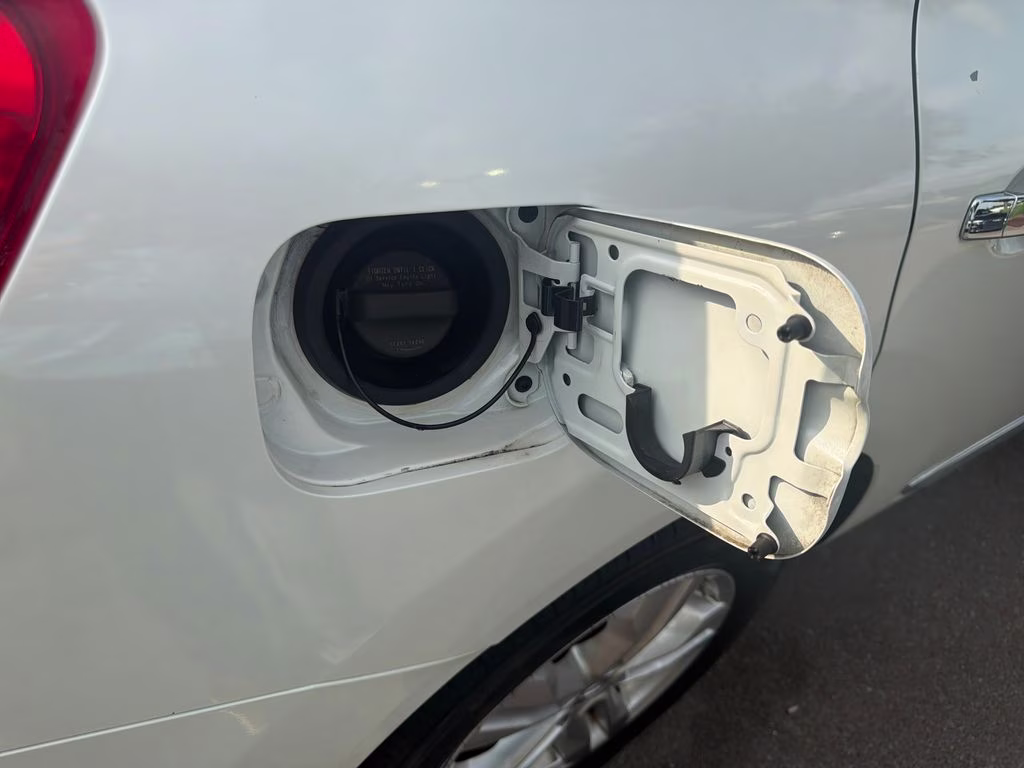 2015 Pearl White Nissan Rogue Select S FWD SUV