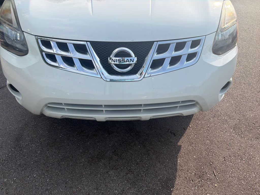 2015 Pearl White Nissan Rogue Select S FWD SUV