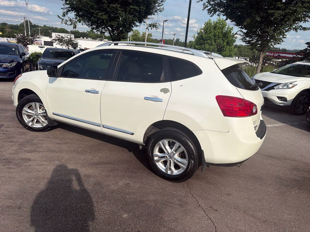 2015 Pearl White Nissan Rogue Select S FWD SUV