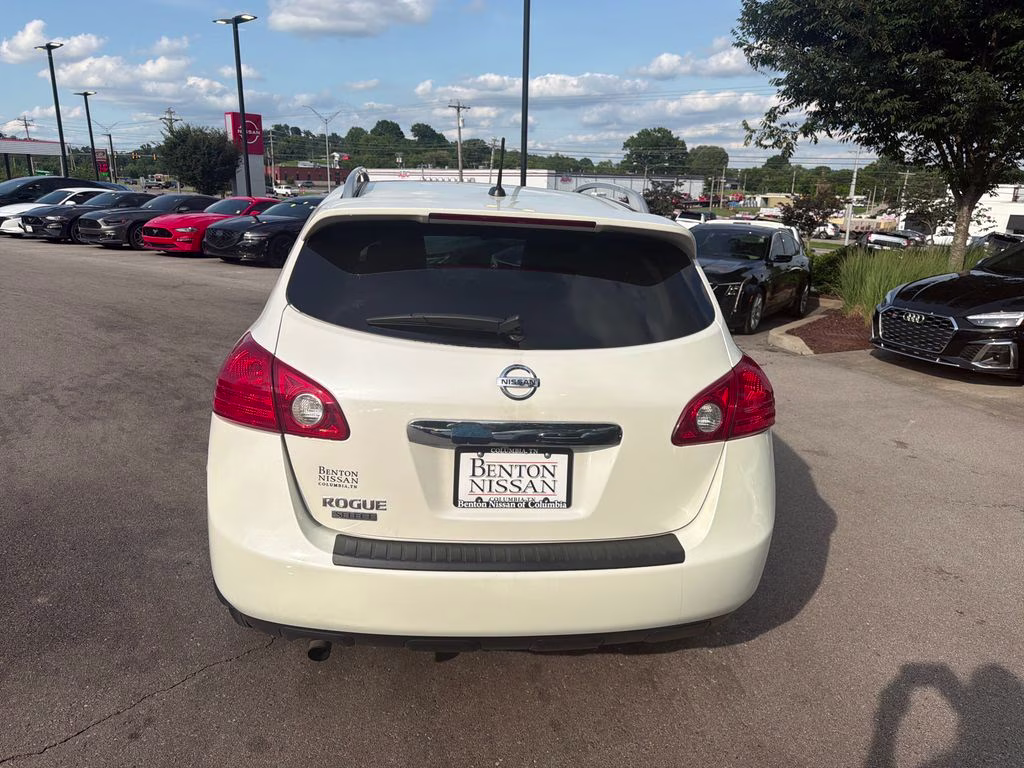 2015 Pearl White Nissan Rogue Select S FWD SUV