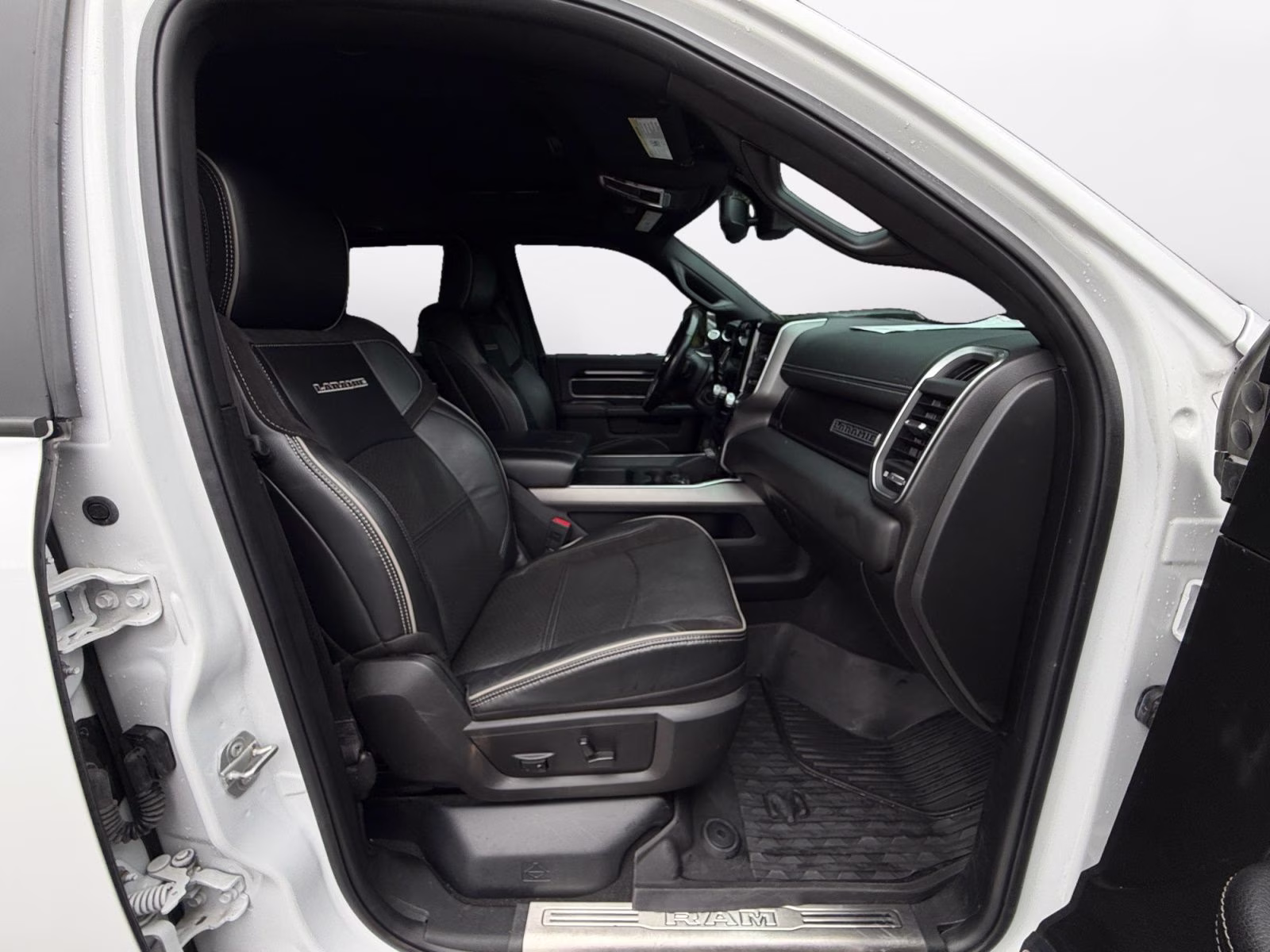 2021 Bright White Clearcoat Ram 2500 Laramie 4X4 Truck