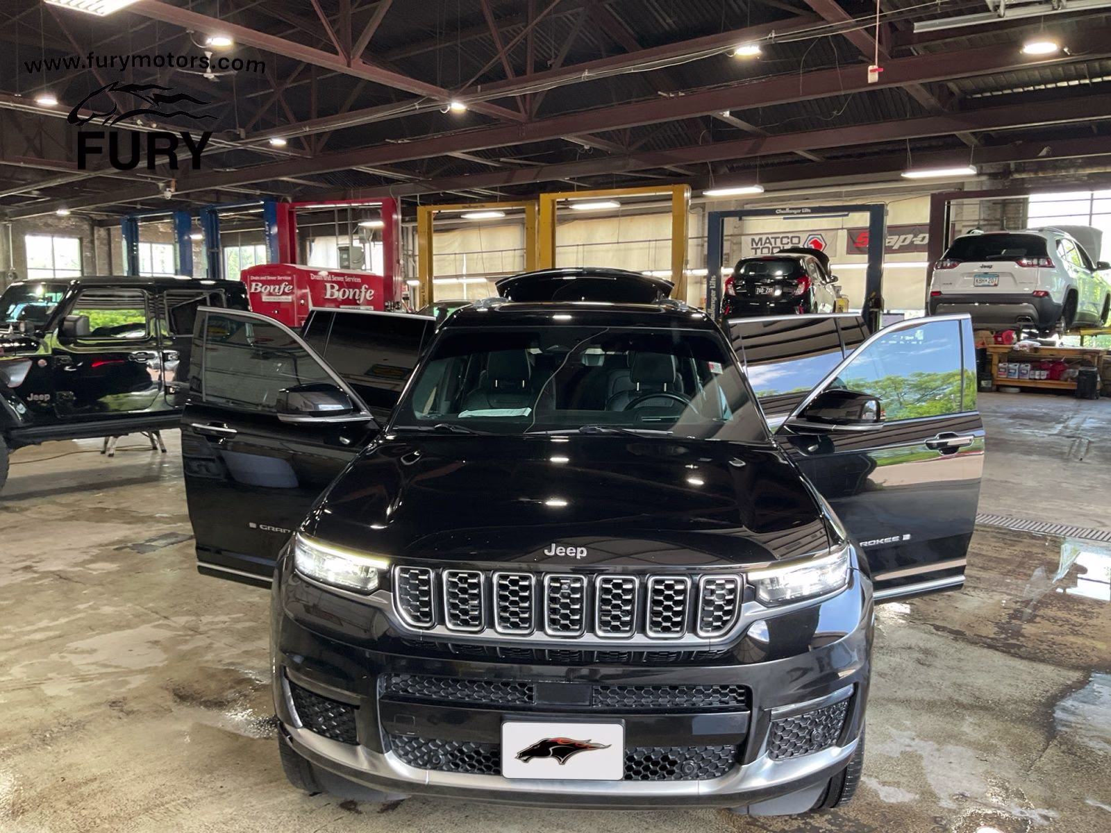 2023 Diamond Black Crystal Pearlcoat Jeep Grand Cherokee L Summit 4X4 SUV