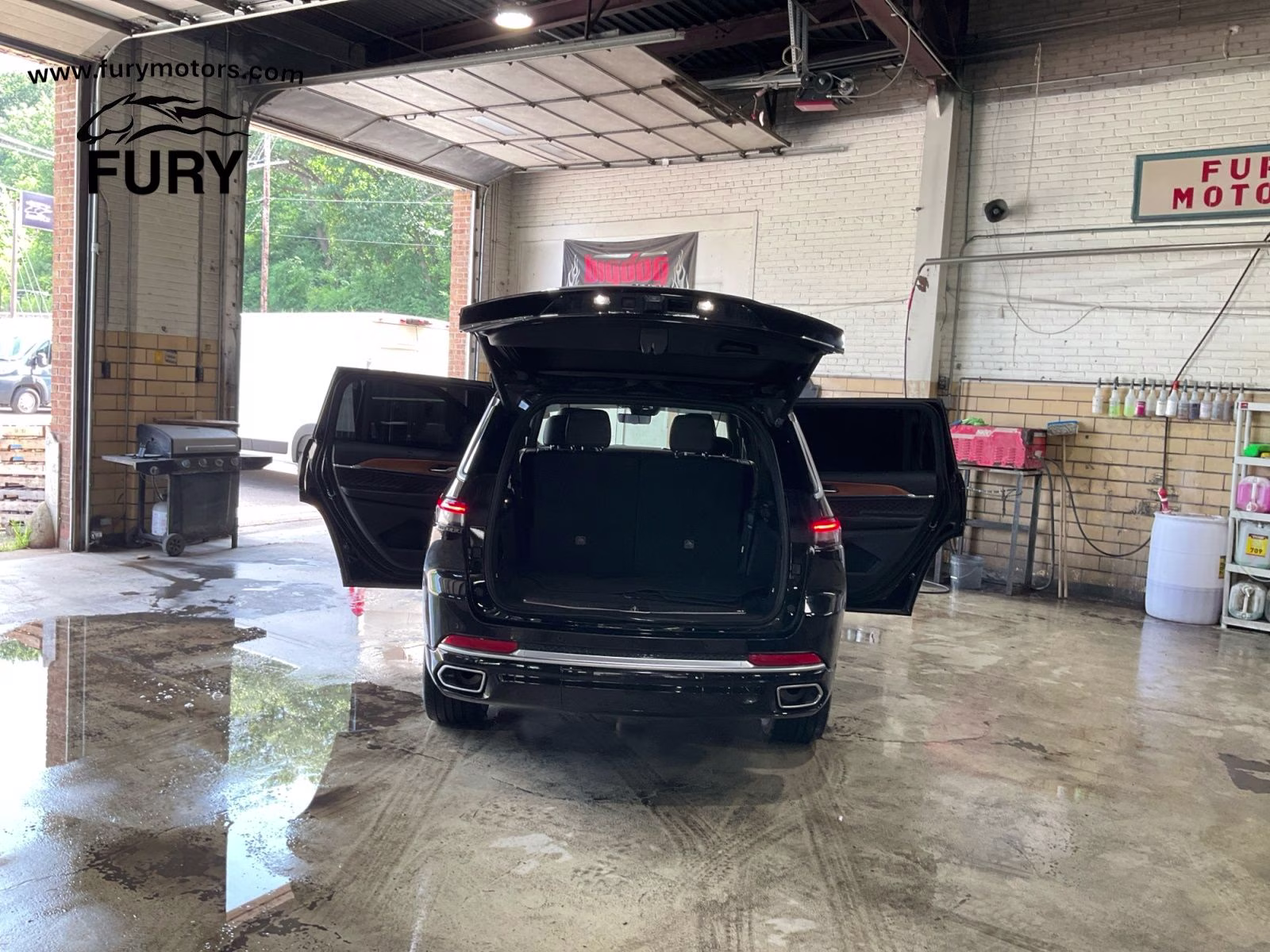 2023 Diamond Black Crystal Pearlcoat Jeep Grand Cherokee L Summit 4X4 SUV
