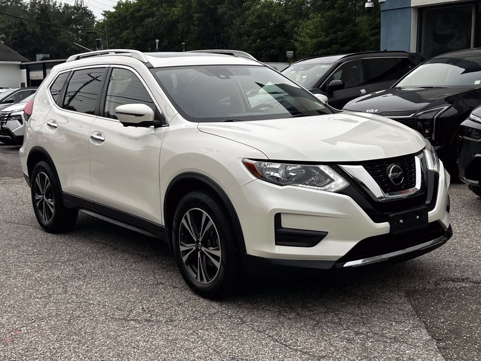 2019 Pearl White Tricoat Nissan Rogue AWD SV AWD SUV