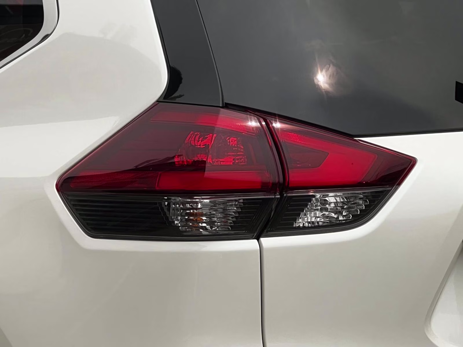 2019 Pearl White Tricoat Nissan Rogue AWD SV AWD SUV