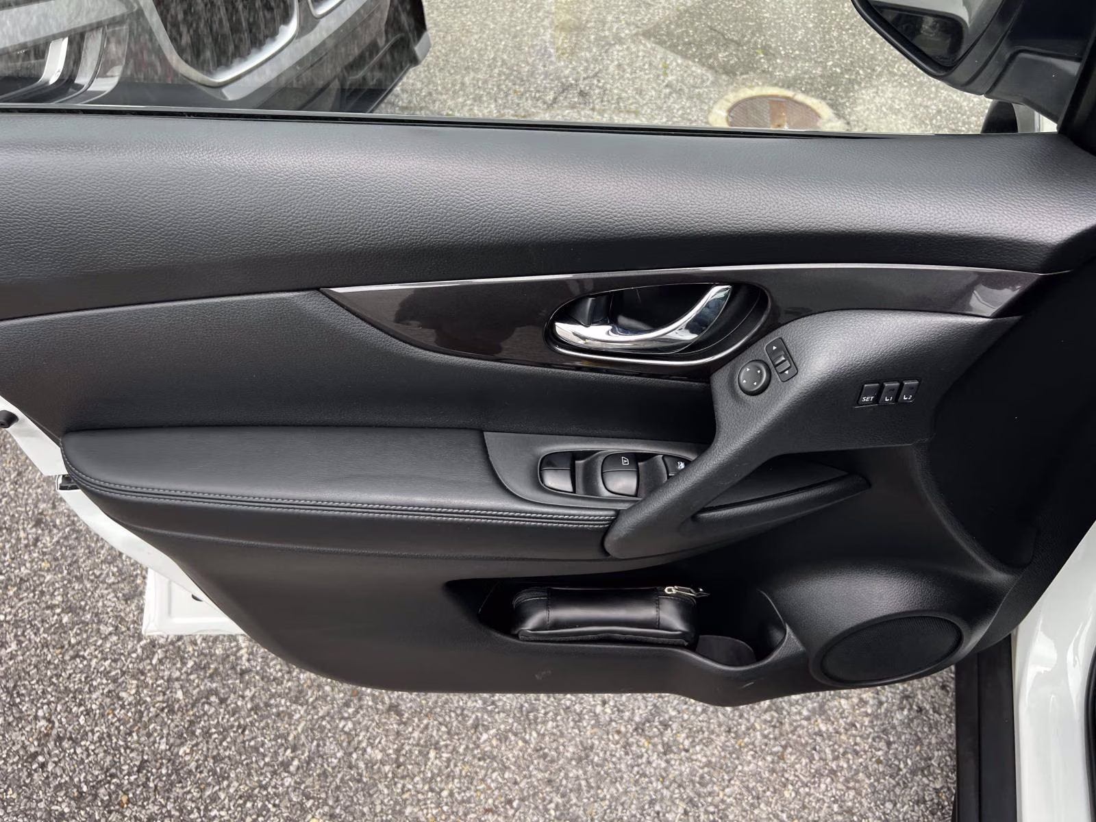 2019 Pearl White Tricoat Nissan Rogue AWD SV AWD SUV