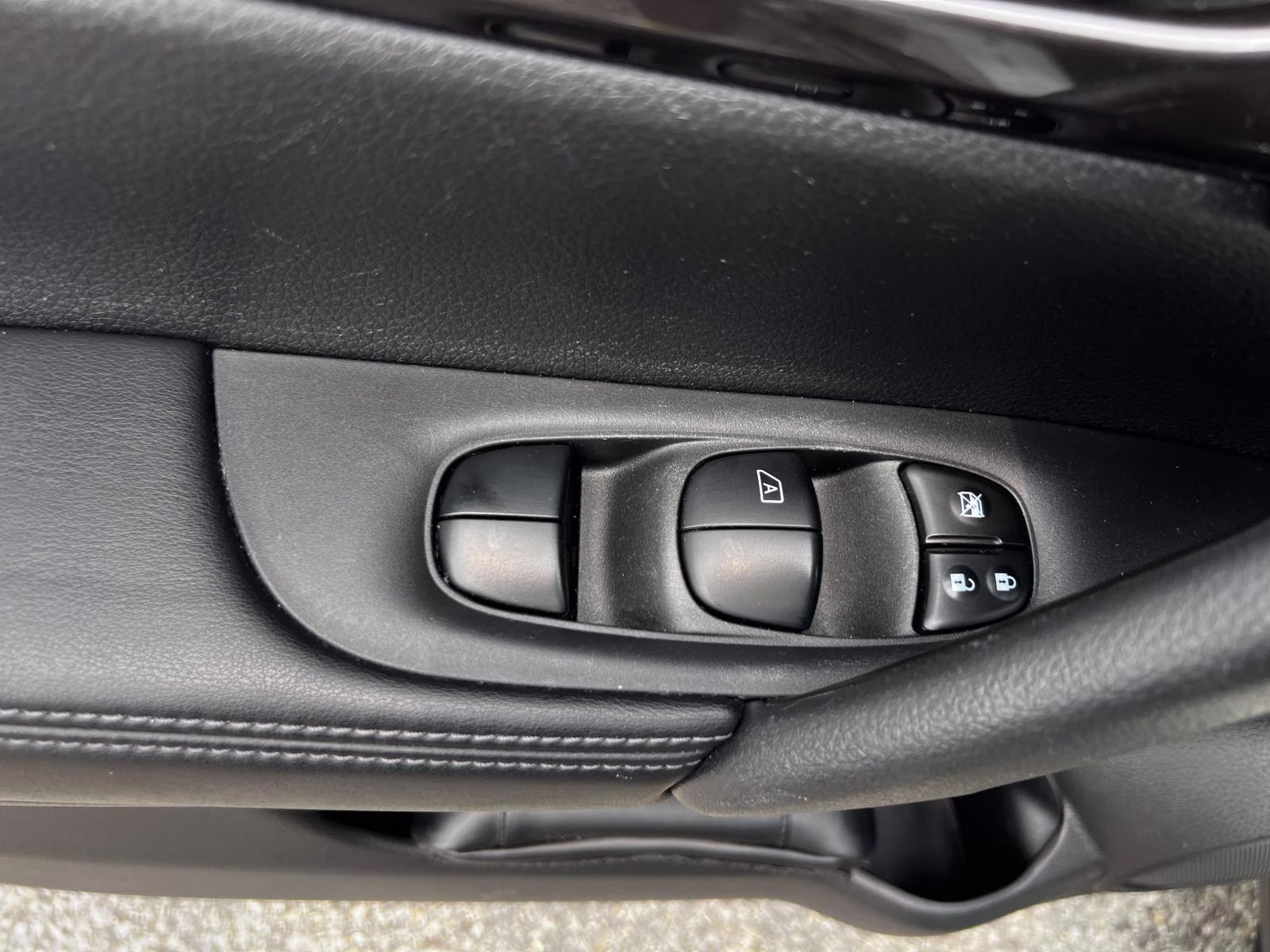 2019 Pearl White Tricoat Nissan Rogue AWD SV AWD SUV