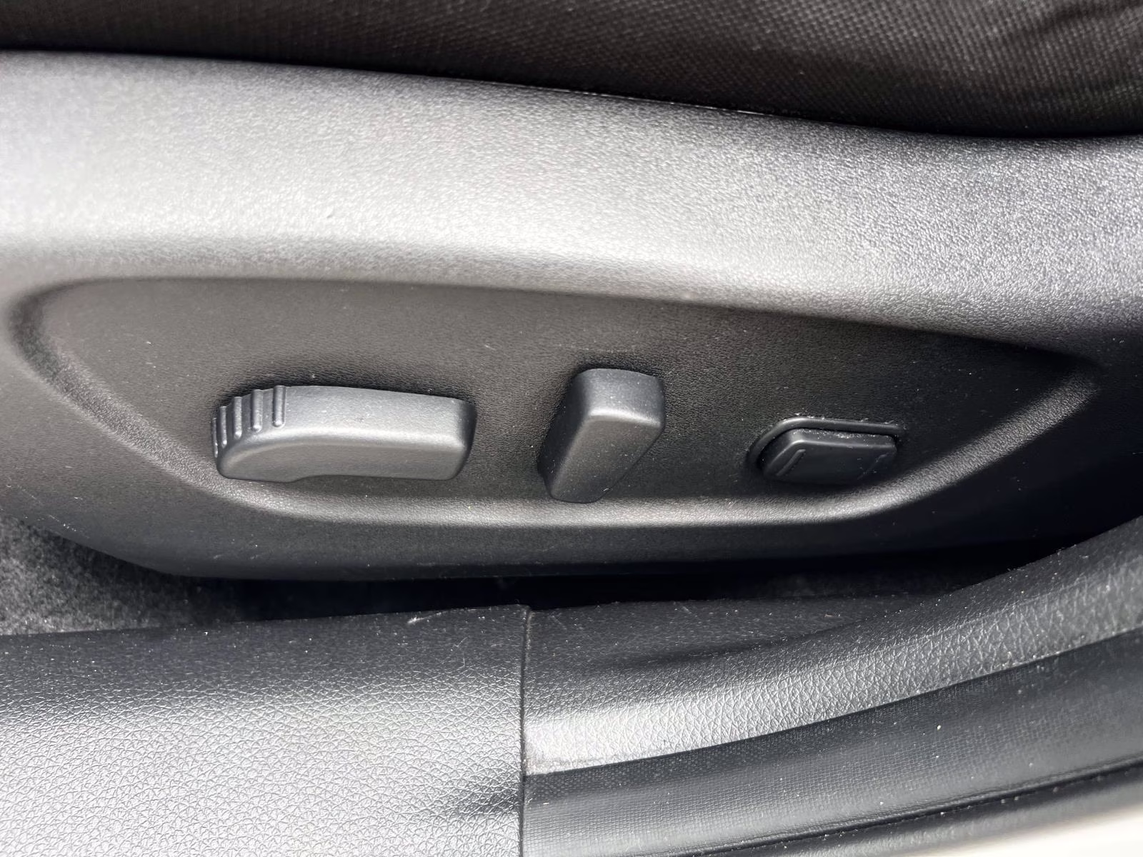 2019 Pearl White Tricoat Nissan Rogue AWD SV AWD SUV