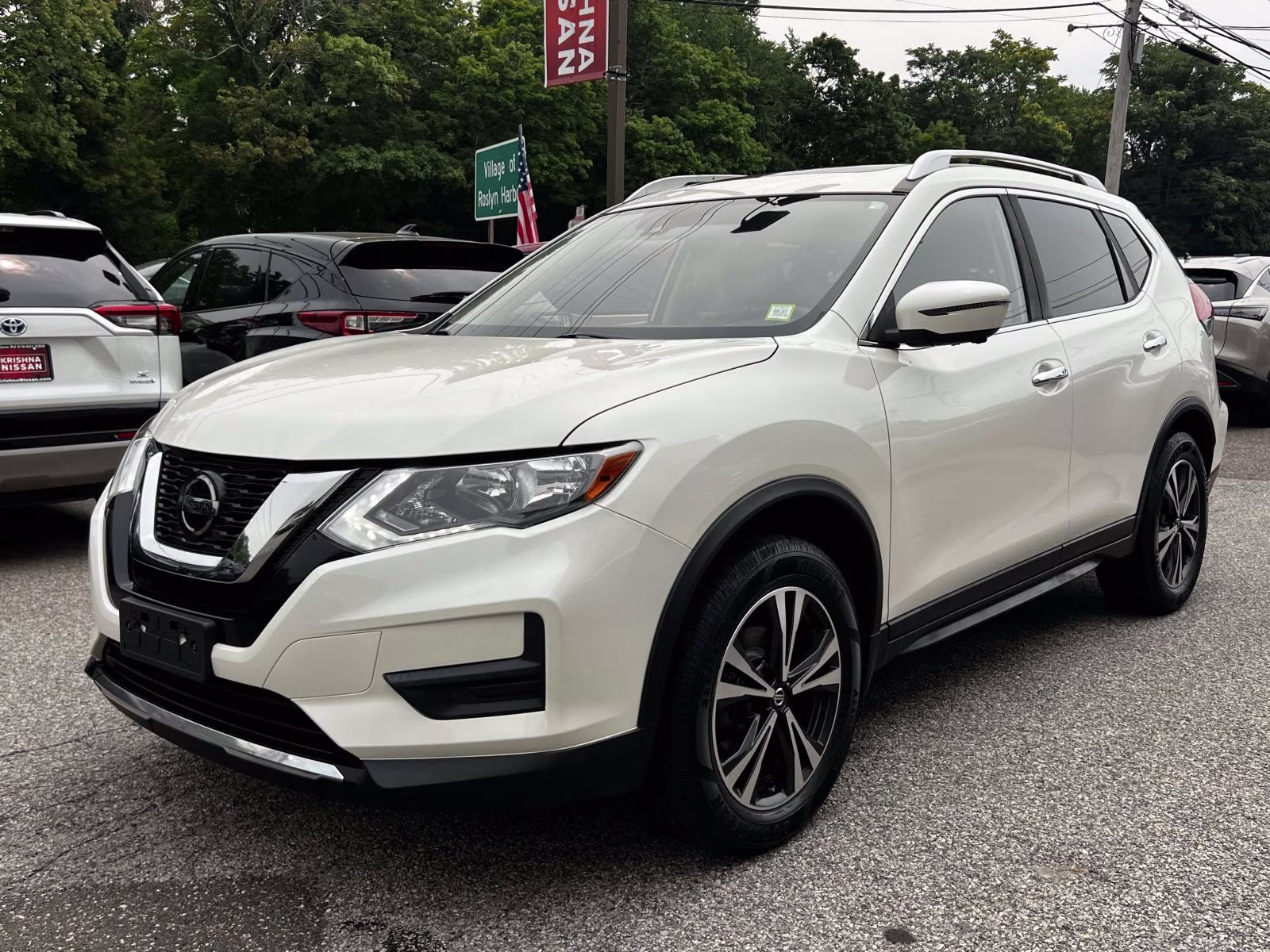 2019 Pearl White Tricoat Nissan Rogue AWD SV AWD SUV