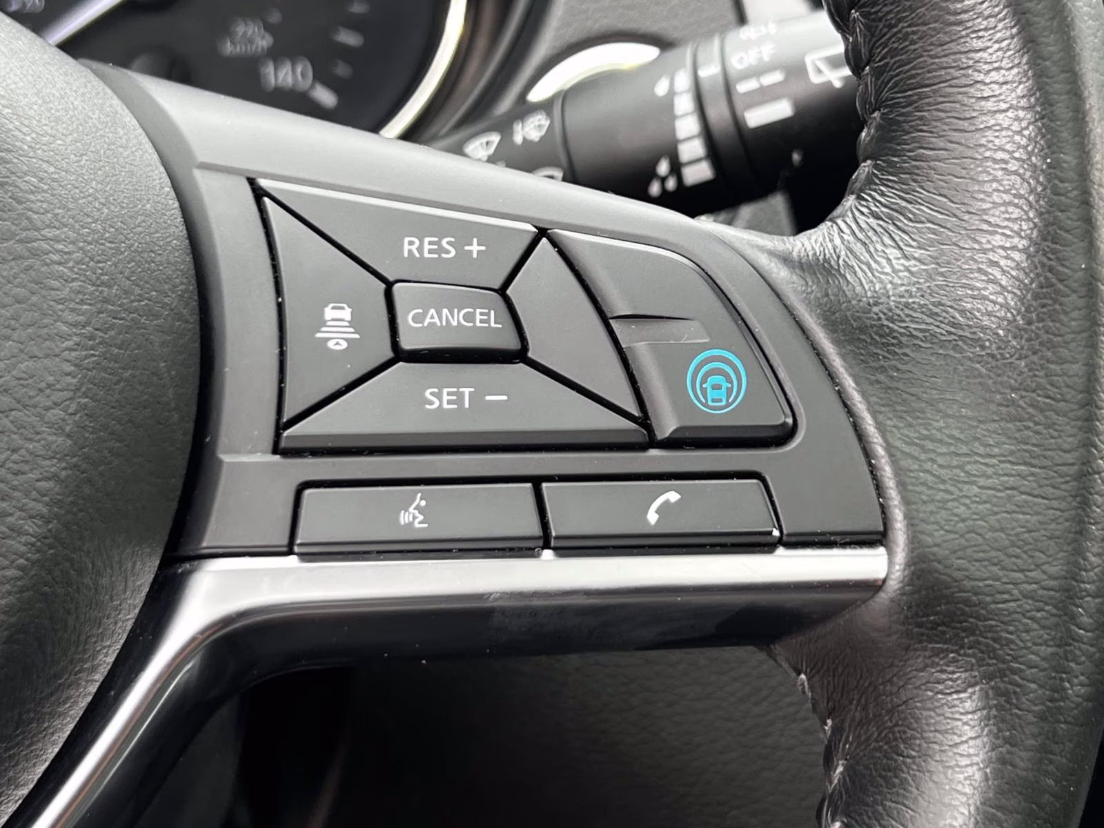 2019 Pearl White Tricoat Nissan Rogue AWD SV AWD SUV