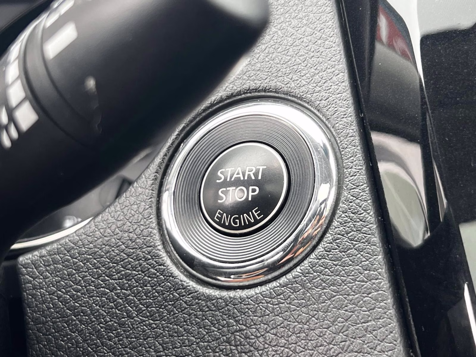 2019 Pearl White Tricoat Nissan Rogue AWD SV AWD SUV