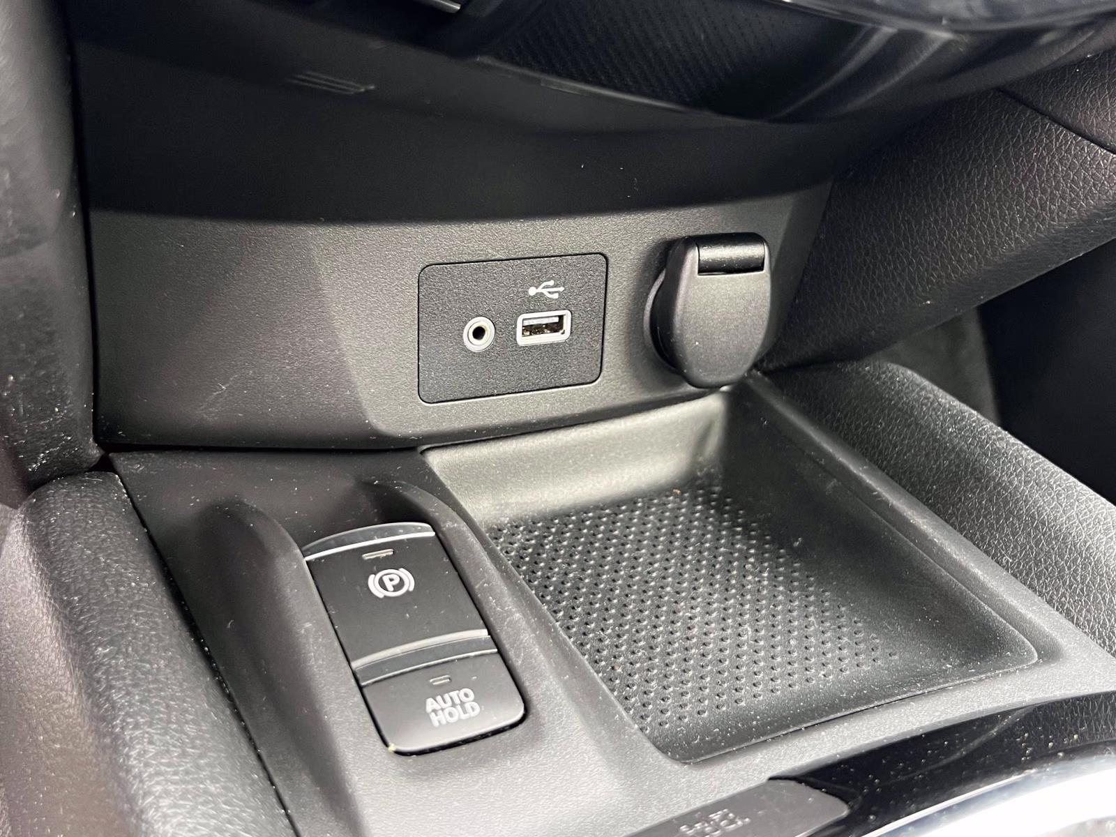 2019 Pearl White Tricoat Nissan Rogue AWD SV AWD SUV