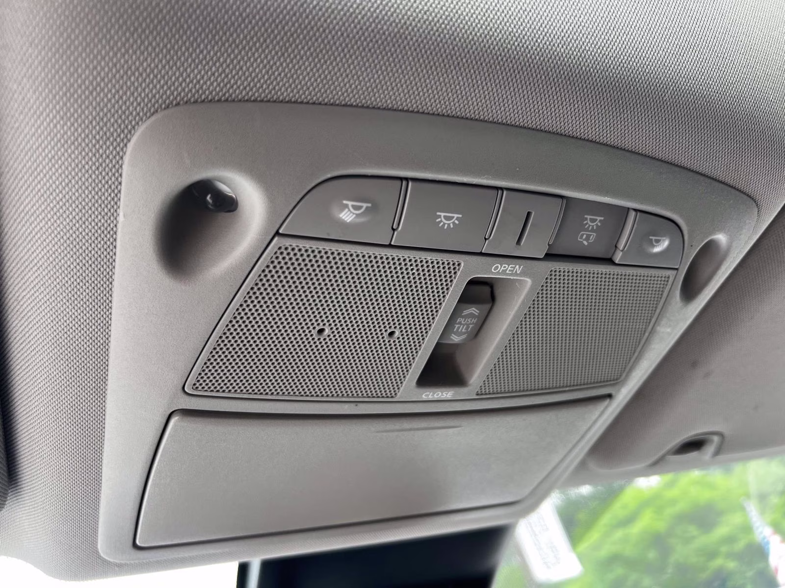 2019 Pearl White Tricoat Nissan Rogue AWD SV AWD SUV