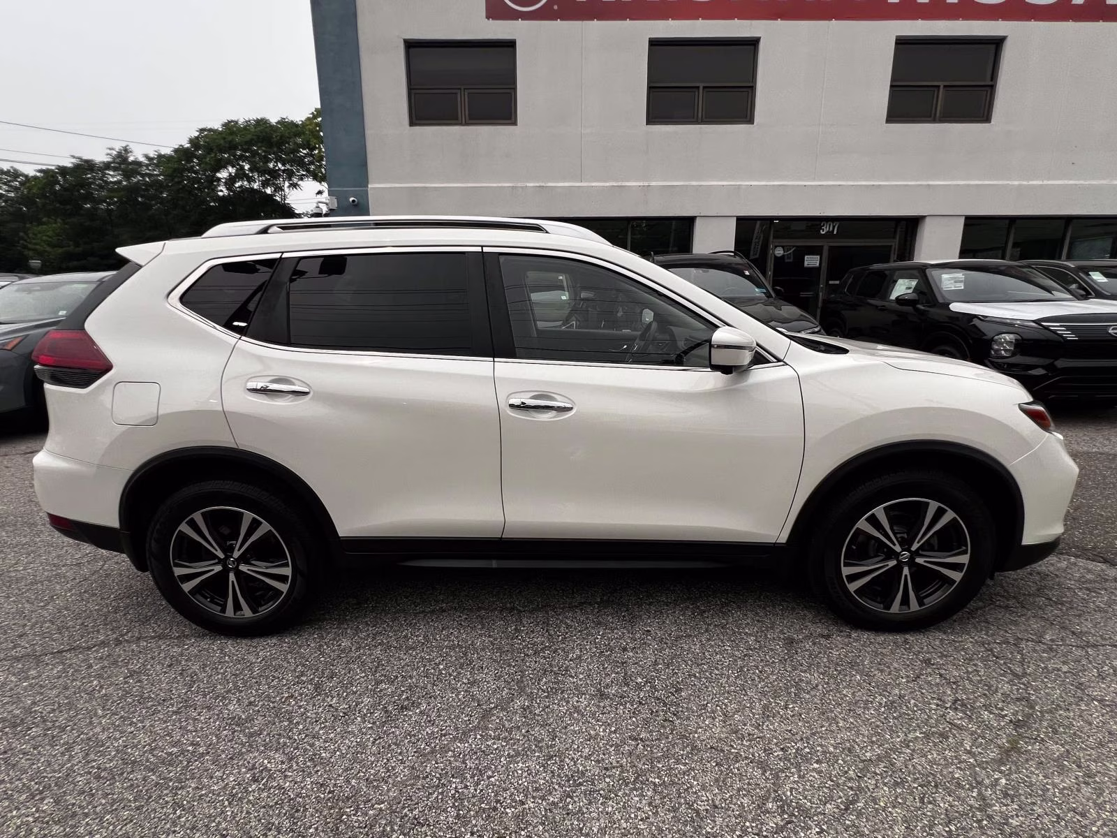 2019 Pearl White Tricoat Nissan Rogue AWD SV AWD SUV