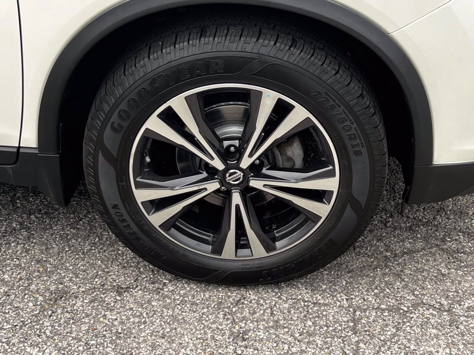 2019 Pearl White Tricoat Nissan Rogue AWD SV AWD SUV