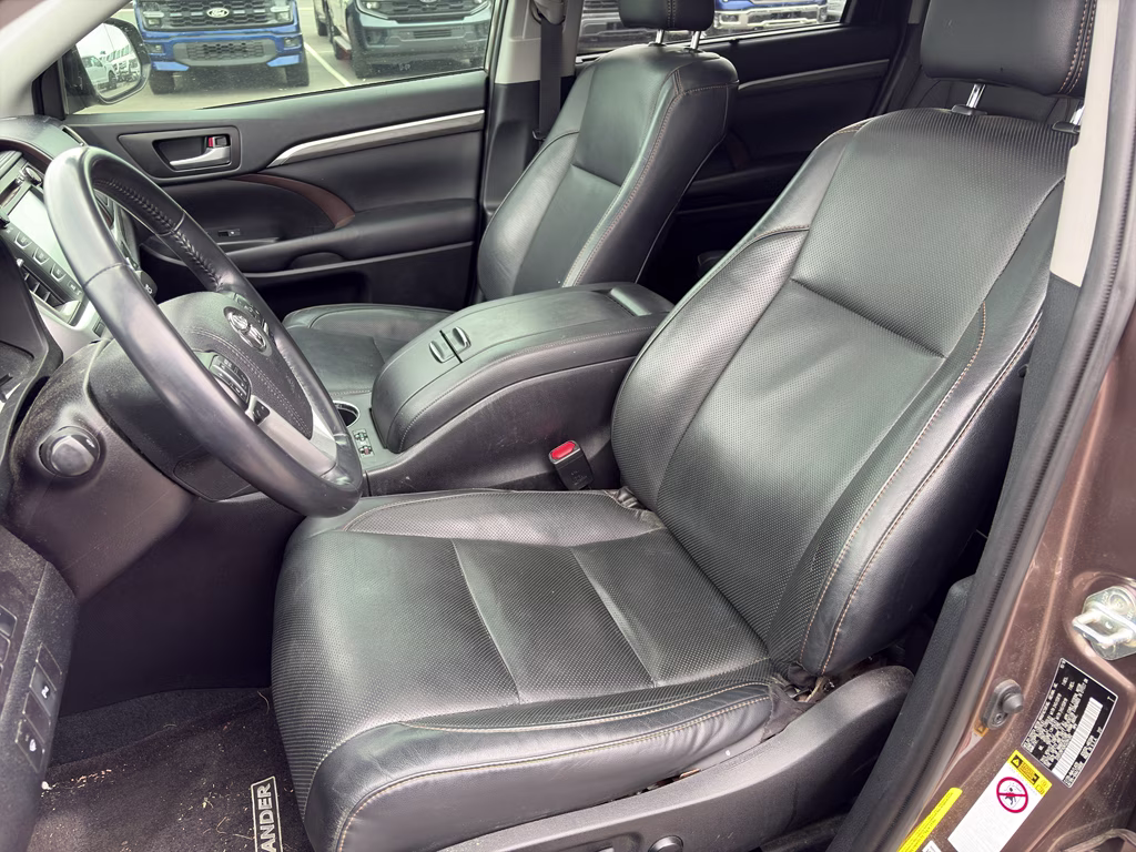 2019 Toasted Walnut Pearl Toyota Highlander Limited FWD SUV