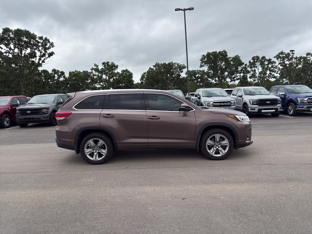 2019 Toasted Walnut Pearl Toyota Highlander Limited FWD SUV
