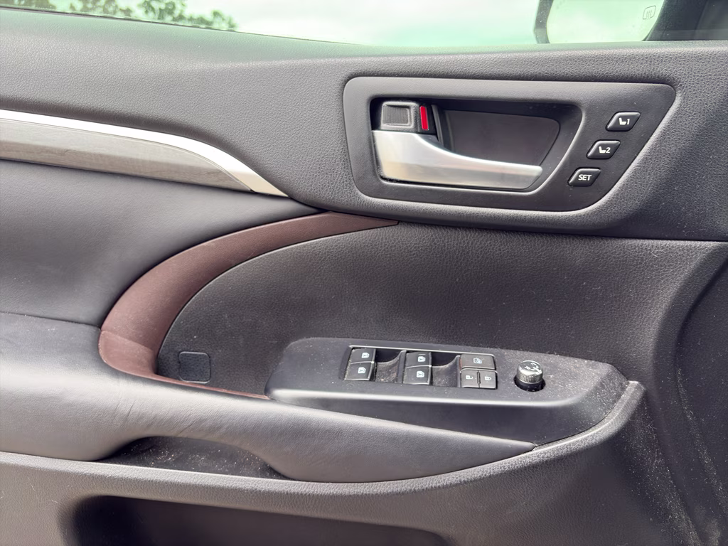 2019 Toasted Walnut Pearl Toyota Highlander Limited FWD SUV