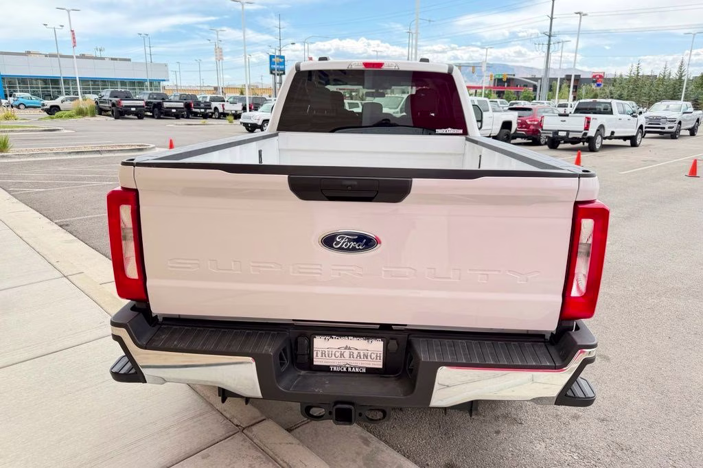 2023 White Ford Super Duty F-350 SRW XLT 4X4 Truck