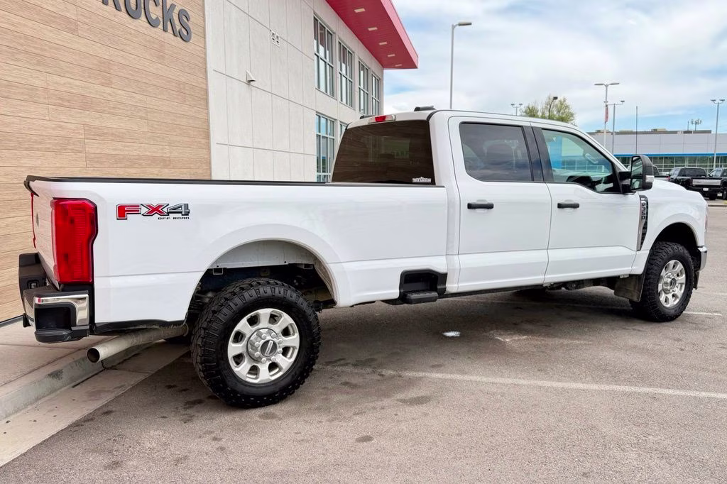2023 White Ford Super Duty F-350 SRW XLT 4X4 Truck