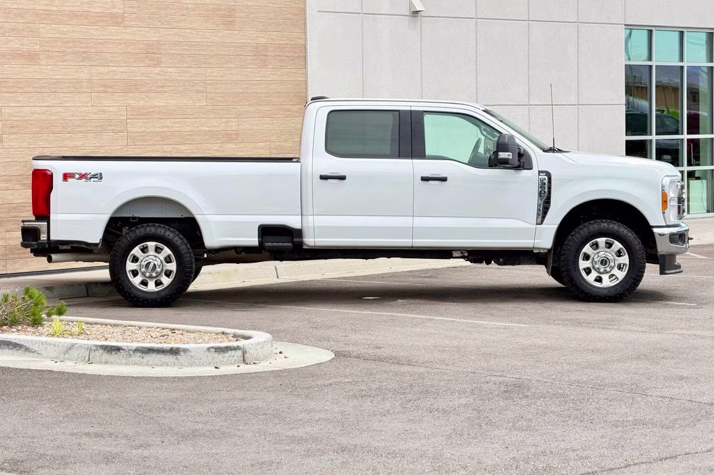 2023 White Ford Super Duty F-350 SRW XLT 4X4 Truck