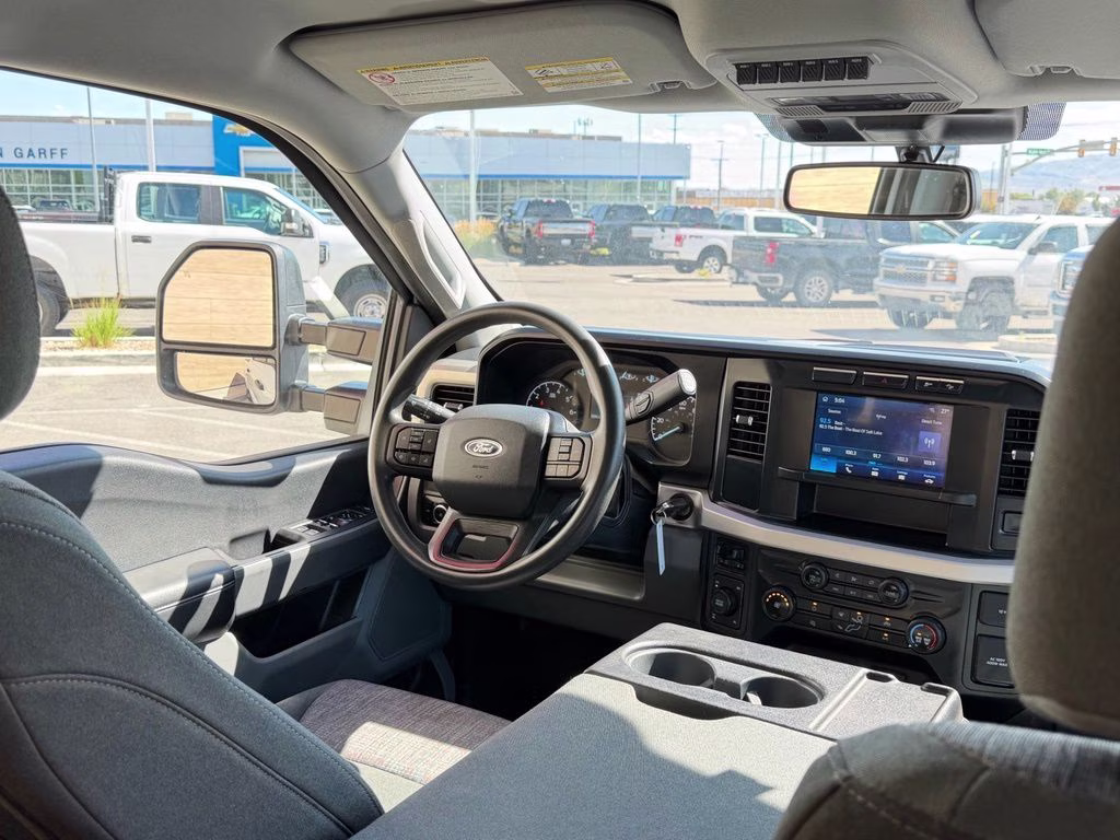 2023 White Ford Super Duty F-350 SRW XLT 4X4 Truck