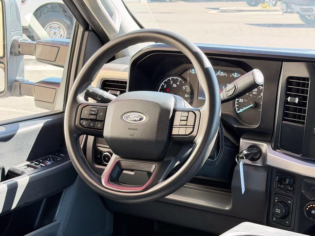 2023 White Ford Super Duty F-350 SRW XLT 4X4 Truck