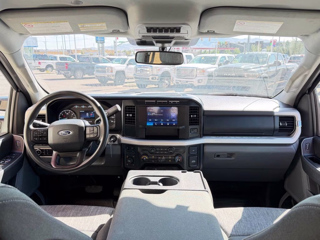 2023 White Ford Super Duty F-350 SRW XLT 4X4 Truck