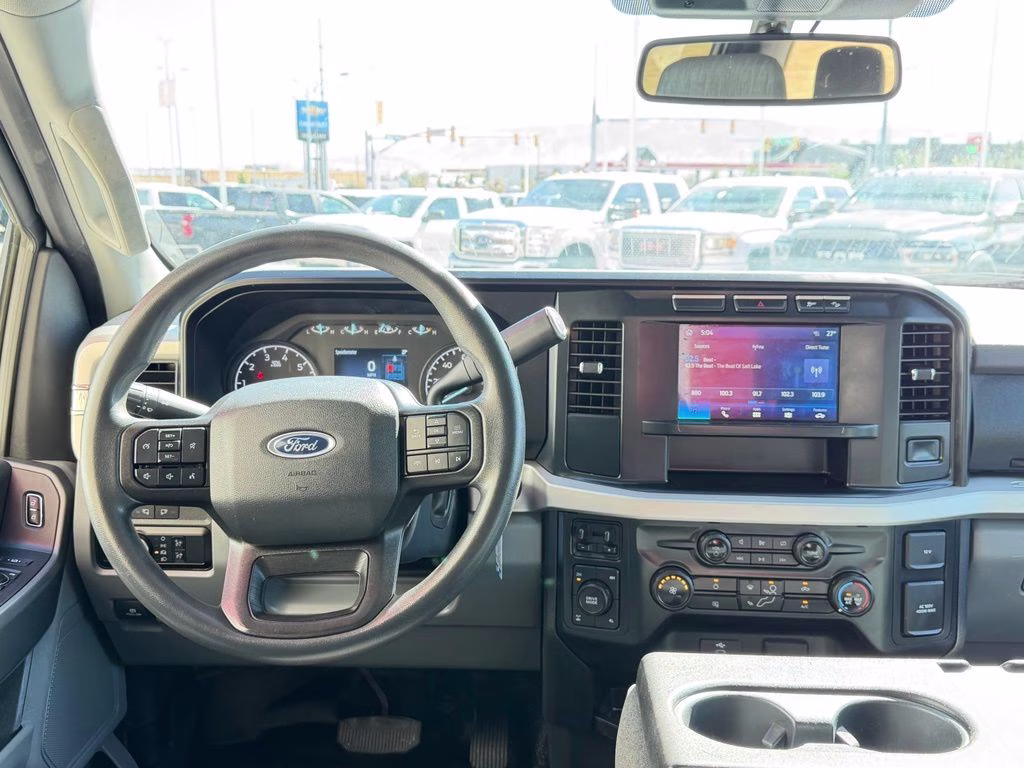 2023 White Ford Super Duty F-350 SRW XLT 4X4 Truck