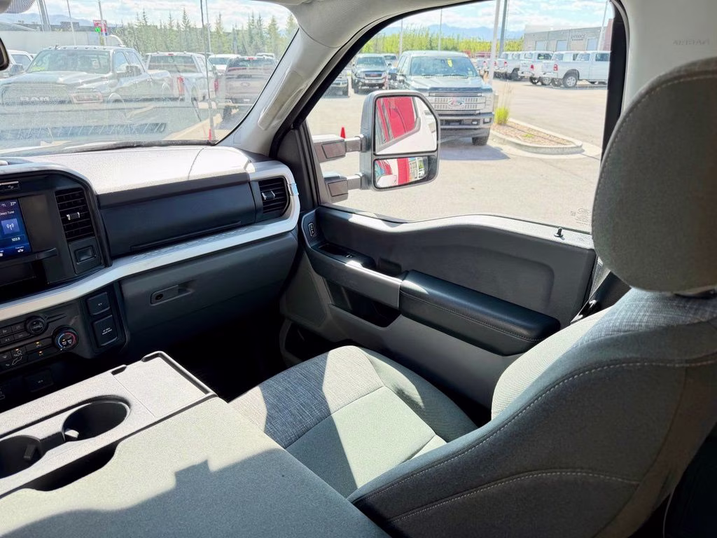 2023 White Ford Super Duty F-350 SRW XLT 4X4 Truck