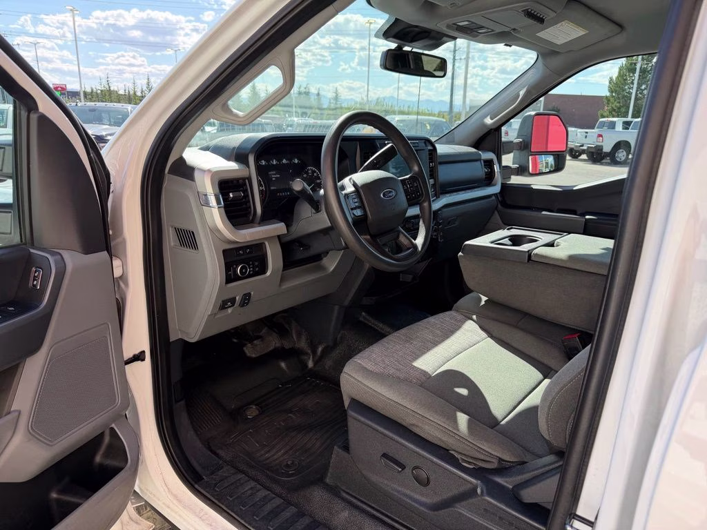 2023 White Ford Super Duty F-350 SRW XLT 4X4 Truck