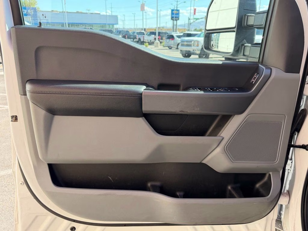 2023 White Ford Super Duty F-350 SRW XLT 4X4 Truck