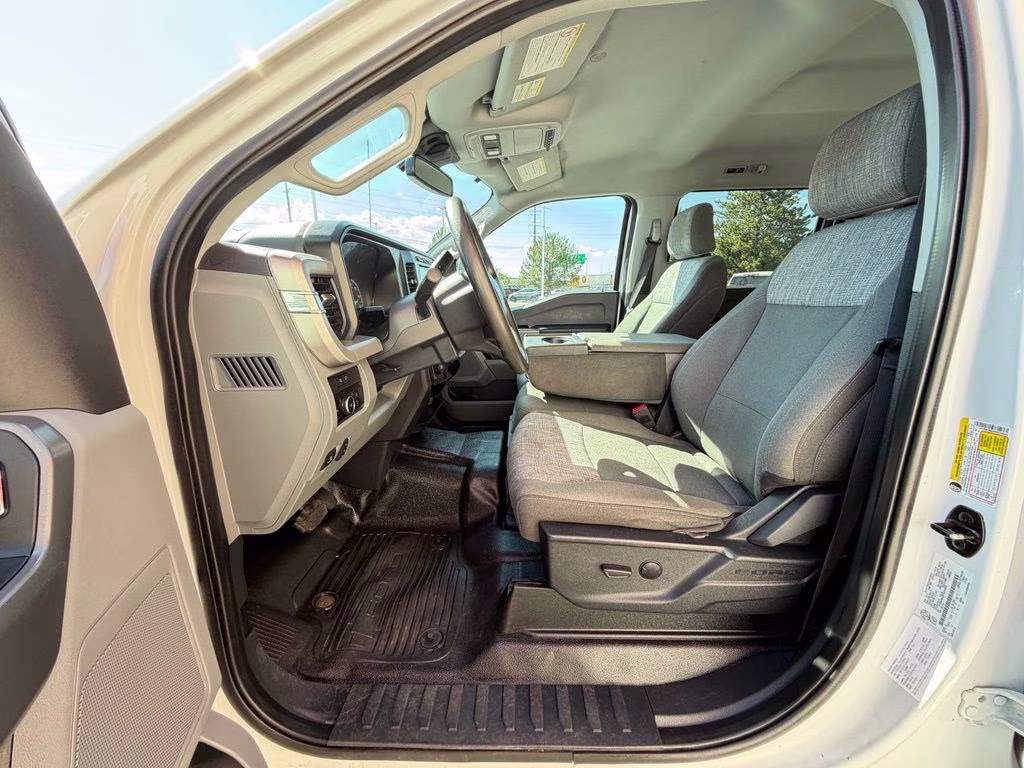 2023 White Ford Super Duty F-350 SRW XLT 4X4 Truck