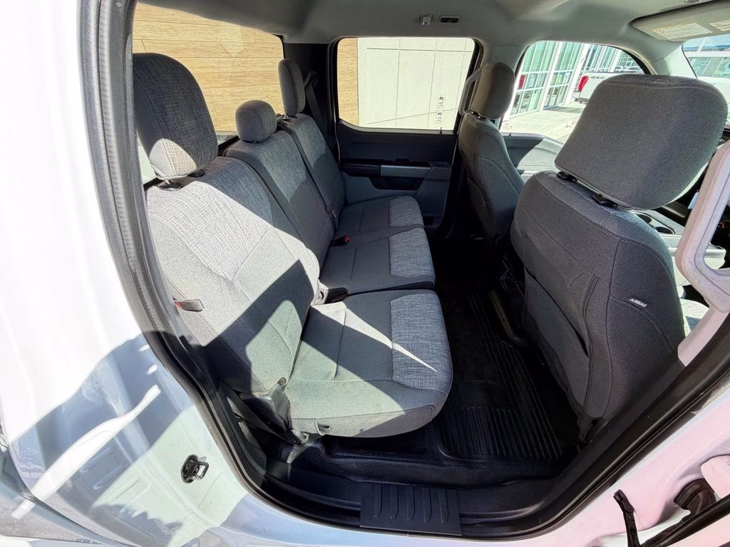 2023 White Ford Super Duty F-350 SRW XLT 4X4 Truck