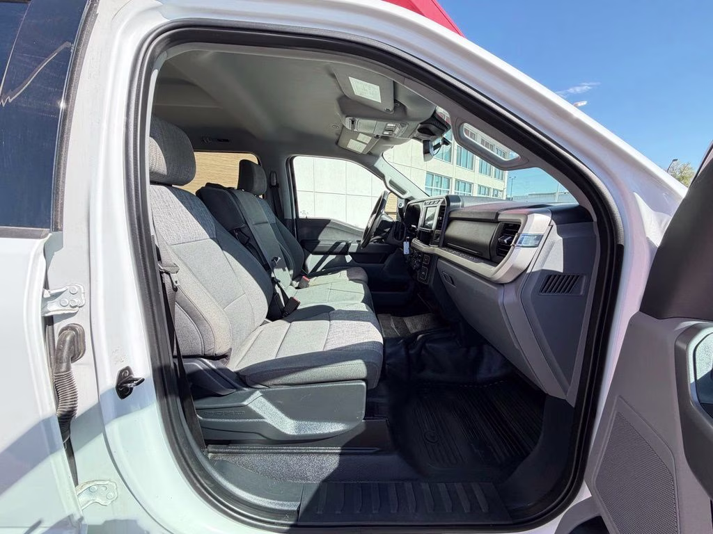 2023 White Ford Super Duty F-350 SRW XLT 4X4 Truck