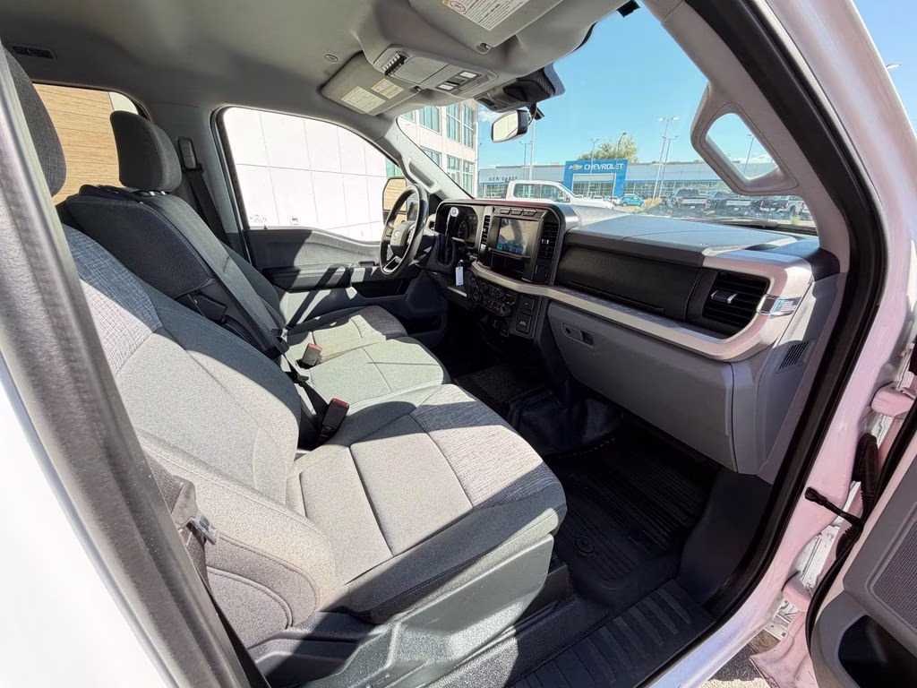 2023 White Ford Super Duty F-350 SRW XLT 4X4 Truck