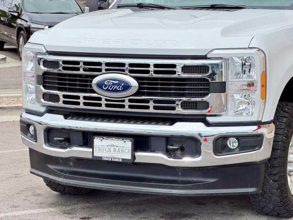 2023 White Ford Super Duty F-350 SRW XLT 4X4 Truck