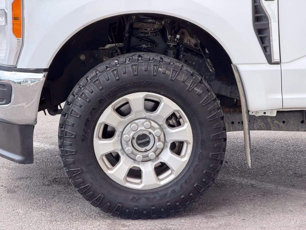 2023 White Ford Super Duty F-350 SRW XLT 4X4 Truck