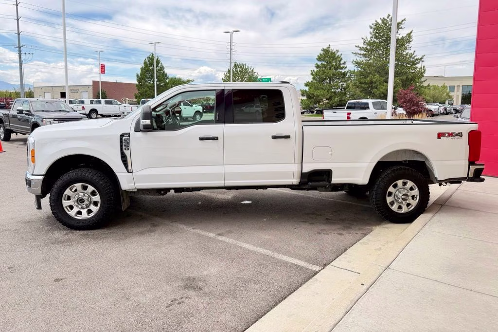 2023 White Ford Super Duty F-350 SRW XLT 4X4 Truck