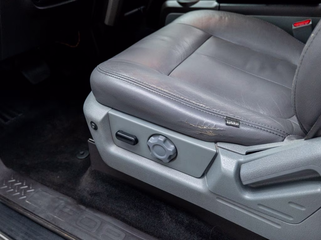 2011 Oxford White Ford F-150 XLT 4X4 Truck