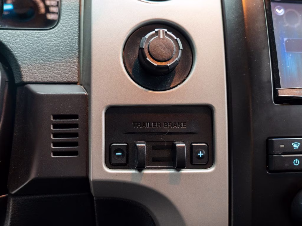 2011 Oxford White Ford F-150 XLT 4X4 Truck