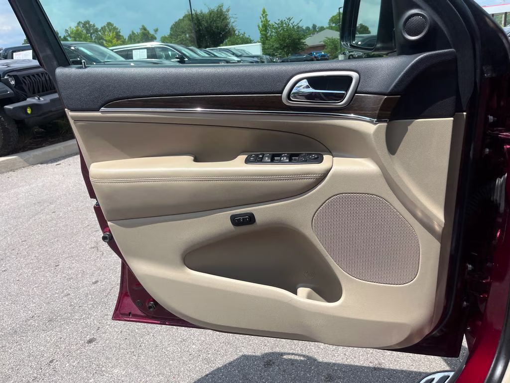 2017 Velvet Red Pearlcoat Jeep Grand Cherokee Limited RWD SUV