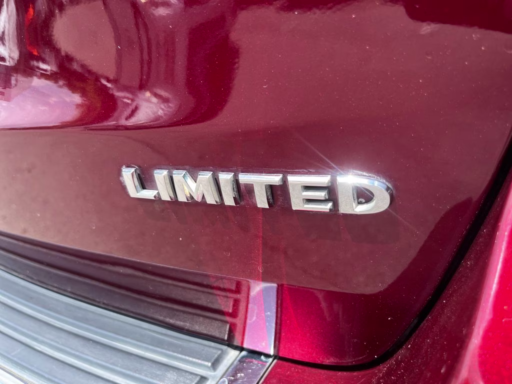 2017 Velvet Red Pearlcoat Jeep Grand Cherokee Limited RWD SUV