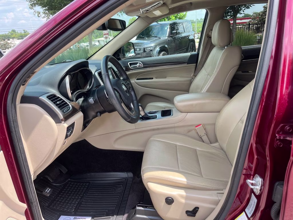 2017 Velvet Red Pearlcoat Jeep Grand Cherokee Limited RWD SUV