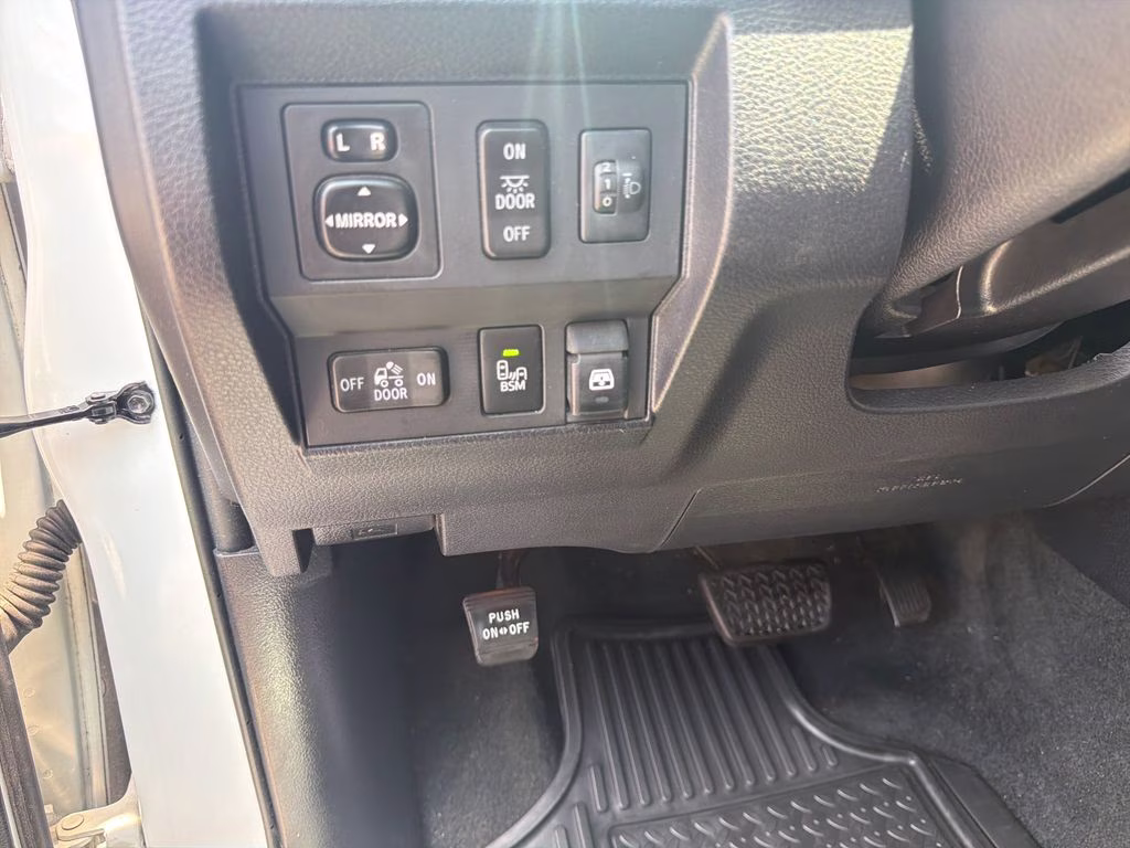 2017 Super White Toyota Tundra Limited 4X4 Truck